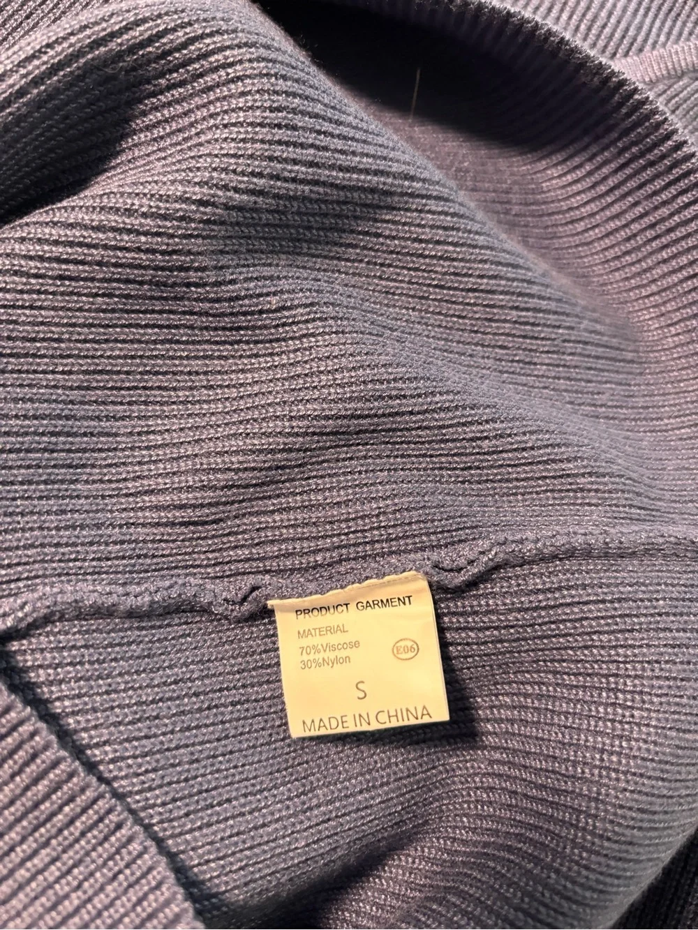 Shirt size small - Picture 4 of 4